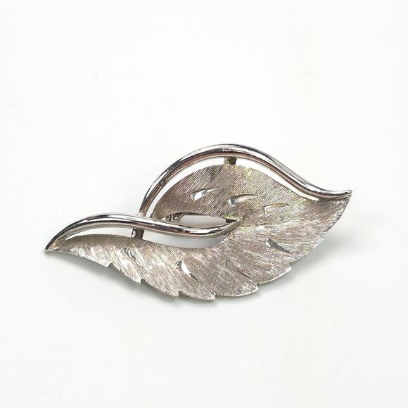 Vintage J.J. Signed Brushed Metal Leaf Brooch Pin Silver Tone - Picture 1 of 4